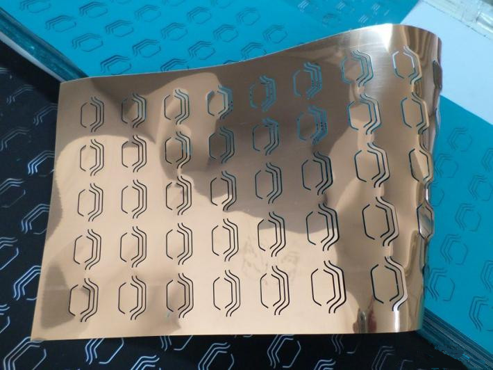 燈罩飾品沖壓設(shè)備案例